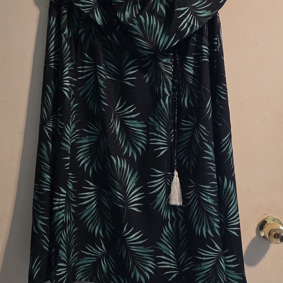 Tropical Leaf Print Strapless Dress - Picture 4 of 11